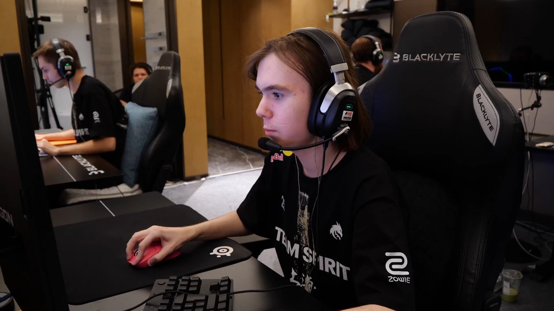 他在空中作 他在空中作